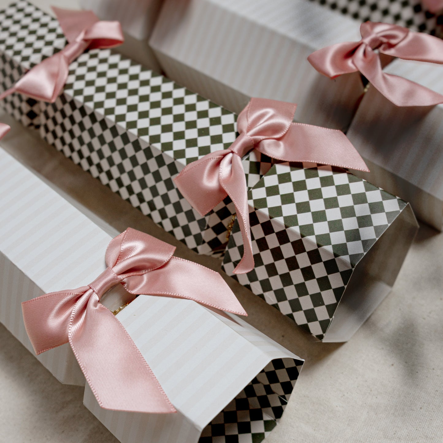 Luxury Christmas Crackers "Belgravia"